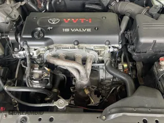 2002 Toyota Camry LE z VIN 4T1BE30K52U542523, wystawiony jako Copart lot #57983805 z przebiegiem 264 137 mil mil oraz Czysty tytuł • Clean title. Historia ofert i sprzedaży dostępna na DreamBid. Obrazek 7.