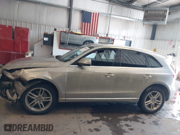 2014 Audi Q5 Premium Plus with VIN WA1LFAFP3EA032751, listed as a IAAI auction lot 41608679 with 96,586 mi miles. Bid and sale history available at carsss.com. Image 14.