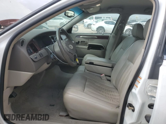 2003 Lincoln Town Car Executive z VIN 1LNHM81W73Y652530, wystawiony jako Copart lot #51606225 z przebiegiem 122 019 mil mil oraz Szkoda całkowita • Salvage title. Historia ofert i sprzedaży dostępna na DreamBid. Obrazek 7.