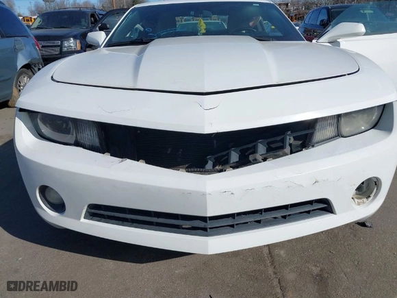2013 Chevrolet Camaro LT with VIN 2G1FC1E32D9128853, listed as a IAAI auction lot 41427170 with 174123 miles. Bid and sale history available at carsss.com. Image 6.