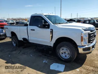 2024 Ford F-250 XL z VIN 1FTBF2BA3RED44401, wystawiony jako Copart lot #49447045 z przebiegiem 8 370 mil mil oraz Szkoda całkowita • Salvage title. Historia ofert i sprzedaży dostępna na DreamBid. Obrazek 4.