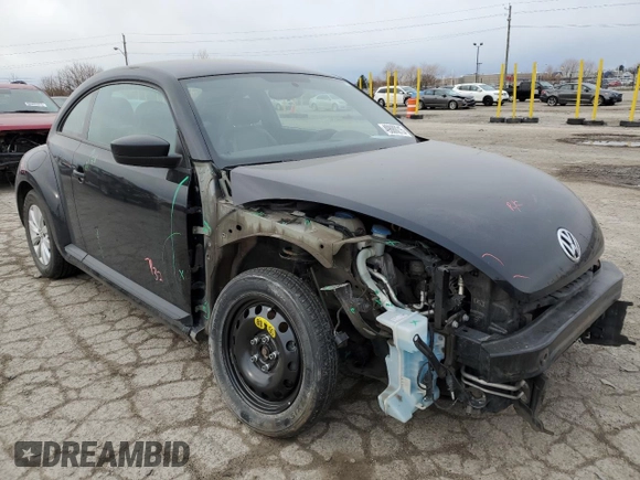 2017 Volkswagen Beetle Fleet z VIN 3VWF17AT8HM621534, wystawiony jako Copart lot #49889215 z przebiegiem 87 960 mil mil oraz Szkoda całkowita • Salvage title. Historia ofert i sprzedaży dostępna na DreamBid. Obrazek 4.