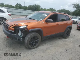 2015 Jeep Cherokee Trailhawk z VIN 1C4PJMBS5FW551886, wystawiony jako Copart lot #59060475 z przebiegiem 138 131 mil mil oraz Szkoda całkowita • Salvage title. Historia ofert i sprzedaży dostępna na DreamBid. Obrazek 1.