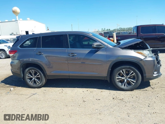 2019 Toyota Highlander LE with VIN 5TDZZRFH6KS306098, listed as a IAAI auction lot 41712844 with 92,056 mi miles and . Bid and sale history available at DreamBid. Image 13.