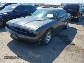 2013 Dodge Challenger SXT z VIN 2C3CDYAG9DH724917, wystawiony jako IAAI lot #41985775 z przebiegiem 123 565 mil mil oraz . Historia ofert i sprzedaży dostępna na DreamBid. Obrazek 18.