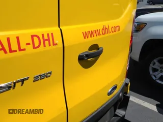 2019 Ford Transit z VIN 1FTYR3XM3KKA38669, wystawiony jako IAAI lot #42619599 z przebiegiem 135 929 mil mil oraz . Historia ofert i sprzedaży dostępna na DreamBid. Obrazek 1.