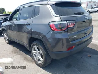 2023 Jeep Compass Latitude z VIN 3C4NJDBN7PT533642, wystawiony jako IAAI lot #42473847 z przebiegiem 34 589 mil mil oraz . Historia ofert i sprzedaży dostępna na DreamBid. Obrazek 3.