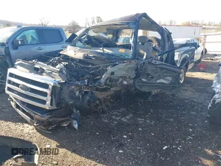 2005 Ford F-250 XL z VIN 1FTNX20555EB77243, wystawiony jako IAAI lot #41095006 z przebiegiem Nie podano mil oraz . Historia ofert i sprzedaży dostępna na DreamBid. Obrazek 2.