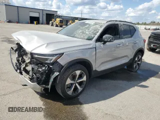 2023 Volvo XC40 Plus Dark Theme с VIN YV4L12UW9P2049293, выставлен на аукционе Copart как лот 50829855 с пробегом 30 618 миль миль и Списание • Salvage title. История ставок и продаж доступна на DreamBid. Изображение 1.