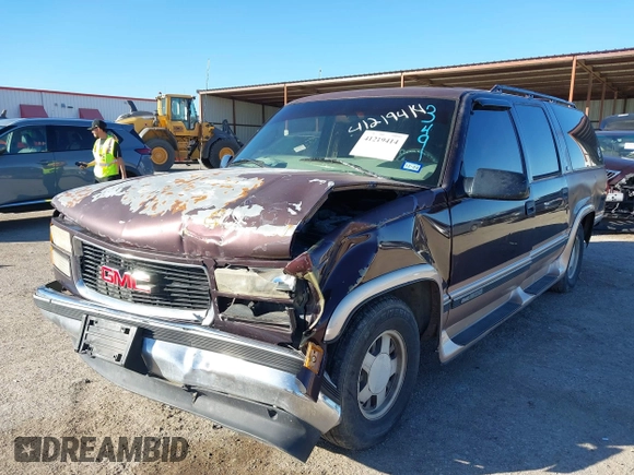 1997 GMC Suburban z VIN 1GKEC16RXVJ703491, wystawiony jako IAAI lot #41219414 z przebiegiem 362 551 mil mil oraz . Historia ofert i sprzedaży dostępna na DreamBid. Obrazek 17.