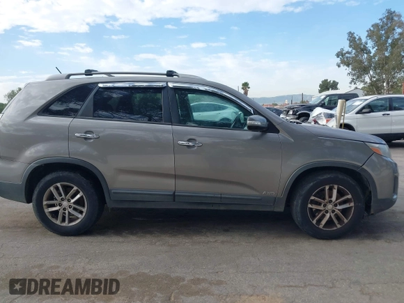 2015 Kia Sorento LX with VIN 5XYKTDA79FG584016, listed as a IAAI auction lot 41703361 with 123,265 mi miles. Bid and sale history available at carsss.com. Image 13.