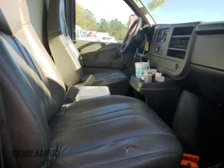 2008 GMC Savana Commercial 9E9 SRW with VIN 1GDGG31C581911818, listed as a Copart auction lot 85302684 with 192,740 mi miles and Salvage Title. Bid and sale history available at carsss.com. Image 10.