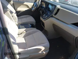 2018 Toyota Sienna LE Auto Access Seat with VIN 5TDKZ3DC1JS949043, listed as a IAAI auction lot 41529026 with 277,095 mi miles and . Bid and sale history available at DreamBid. Image 5.