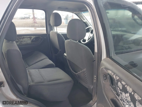 2004 Ford Escape XLT with VIN 1FMYU03104KA40905, listed as a IAAI auction lot 41874929 with 241,187 mi miles. Bid and sale history available at carsss.com. Image 8.