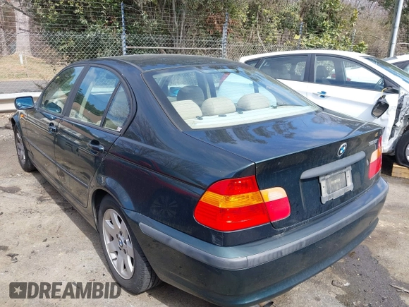 2004 BMW 3 Series 325i with VIN WBAET37424NJ96343, listed as a IAAI auction lot 41721056 with 186,848 mi miles. Bid and sale history available at carsss.com. Image 3.