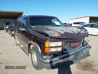 1997 GMC Suburban z VIN 1GKEC16RXVJ703491, wystawiony jako IAAI lot #41219414 z przebiegiem 362 551 mil mil oraz . Historia ofert i sprzedaży dostępna na DreamBid. Obrazek 1.
