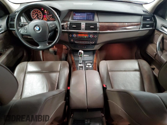 2008 BMW X5 3.0si z VIN 5UXFE43528L022455, wystawiony jako Copart lot #61400064 z przebiegiem 177 525 mil mil oraz Szkoda całkowita • Salvage title. Historia ofert i sprzedaży dostępna na DreamBid. Obrazek 8.