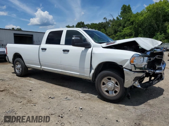 2024 Ram 2500 Tradesman with VIN 3C6UR4HJ0RG353172, listed as a Copart auction lot 62077625 with 17,658 mi miles and Salvage title. Bid and sale history available at DreamBid. Image 4.