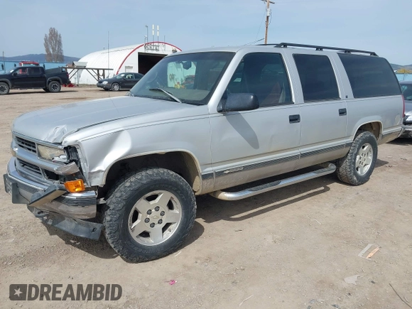 1997 Chevrolet Suburban with VIN 1GNFK16R3VJ330935, listed as a IAAI auction lot 41997594 with 231,497 mi miles and . Bid and sale history available at DreamBid. Image 2.