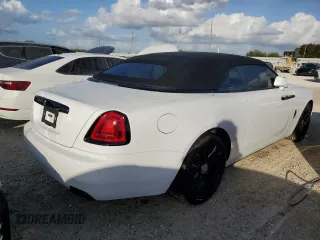 2019 Rolls-Royce Dawn z VIN SCA666D58KU118205, wystawiony jako Copart lot #78708804 z przebiegiem 10 000 mil mil oraz Nie do naprawy. Historia ofert i sprzedaży dostępna na DreamBid. Obrazek 3.