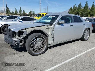2005 Chrysler 300 300C AWD z VIN 2C3AK63H85H671717, wystawiony jako Copart lot #50369505 z przebiegiem 203 099 mil mil oraz Szkody całkowita. Historia ofert i sprzedaży dostępna na DreamBid. Obrazek 1.