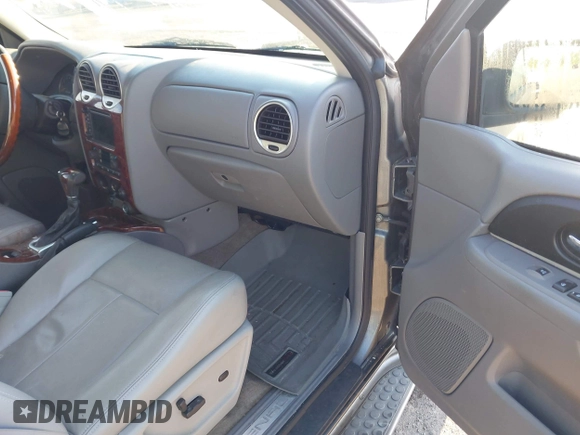 2008 GMC Envoy Denali with VIN 1GKES63M982258281, listed as a IAAI auction lot 42022548 with 265,129 mi miles. Bid and sale history available at carsss.com. Image 5.
