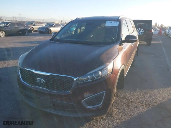 2016 Kia Sorento LX with VIN 5XYPG4A32GG058979, listed as a IAAI auction lot 41382462 with 119,655 mi miles. Bid and sale history available at carsss.com. Image 2.