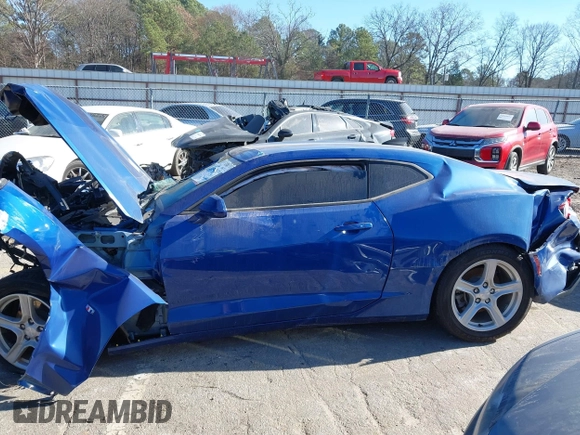 2021 Chevrolet Camaro 1LS z VIN 1G1FB1RX3M0128032, wystawiony jako IAAI lot #41050713 z przebiegiem 58 255 mil mil oraz . Historia ofert i sprzedaży dostępna na DreamBid. Obrazek 13.