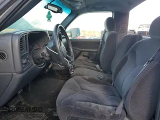 2000 GMC Sierra 1500 with VIN 1GTGC24U2YE195287, listed as a Copart auction lot 43837285 with 250,362 mi miles and Salvage Title. Bid and sale history available at DreamBid. Image 7.
