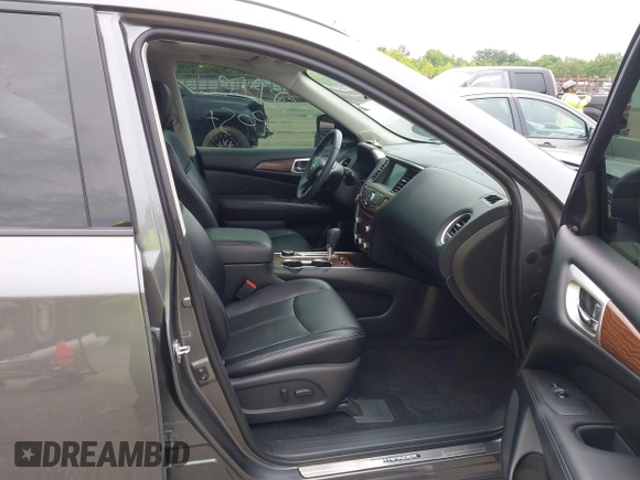 2020 Nissan Pathfinder Platinum z VIN 5N1DR2DM1LC585198, wystawiony jako IAAI lot #42451764 z przebiegiem 60 692 mil mil oraz . Historia ofert i sprzedaży dostępna na DreamBid. Obrazek 5.