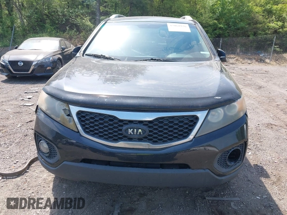 2011 Kia Sorento LX with VIN 5XYKTDA28BG157022, listed as a IAAI auction lot 42061926 with 211,826 mi miles. Bid and sale history available at carsss.com. Image 6.