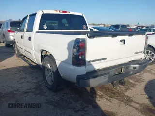 2005 Chevrolet Silverado 1500 LS z VIN 2GCEC13T851362243, wystawiony jako IAAI lot #41473828 z przebiegiem 278 628 mil mil oraz . Historia ofert i sprzedaży dostępna na DreamBid. Obrazek 3.