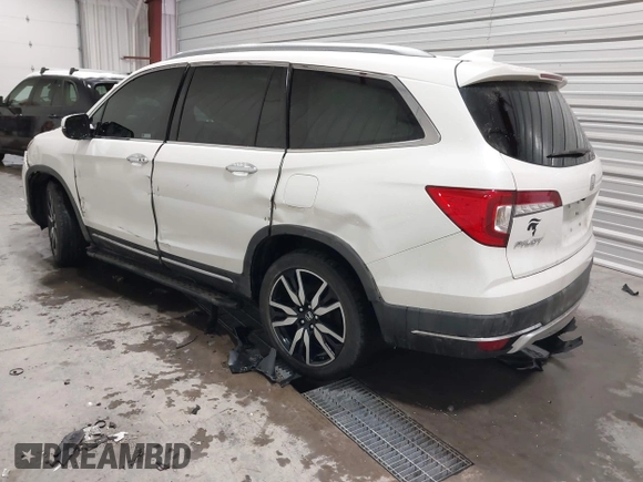 2019 Honda Pilot Touring 7-Passenger with VIN 5FNYF6H64KB005798, listed as a IAAI auction lot 41551933 with 103,151 mi miles. Bid and sale history available at carsss.com. Image 3.