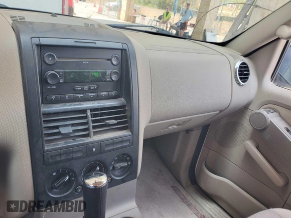 2006 Ford Explorer XLS z VIN 1FMEU62E26UB17291, wystawiony jako IAAI lot #42378335 z przebiegiem 158 911 mil mil oraz . Historia ofert i sprzedaży dostępna na DreamBid. Obrazek 15.