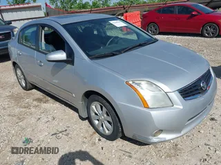 2012 Nissan Sentra 2.0 z VIN 3N1AB6AP8CL746767, wystawiony jako IAAI lot #42308049 z przebiegiem 123 261 mil mil oraz . Historia ofert i sprzedaży dostępna na DreamBid. Obrazek 1.