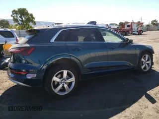 2019 Audi e-tron Prestige with VIN WA1VAAGE1KB010743, listed as a Copart auction lot 58812083 with 31,917 mi miles. Bid and sale history available at carsss.com. Image 3.