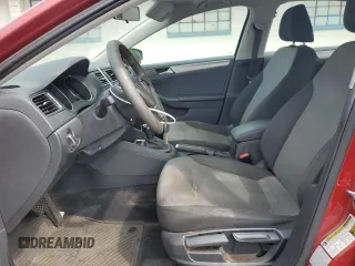 2017 Volkswagen Jetta S z VIN 3VW2B7AJXHM354102, wystawiony jako Copart lot #66042105 z przebiegiem 58 932 mil mil oraz Czysty tytuł • Clean title. Historia ofert i sprzedaży dostępna na DreamBid. Obrazek 7.