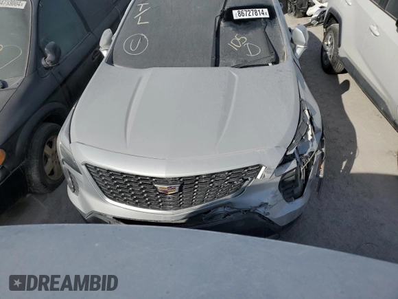 2019 Cadillac XT4 FWD Luxury z VIN 1GYAZAR42KF119510, wystawiony jako Copart lot #48979395 z przebiegiem 57 498 mil mil oraz Szkoda całkowita • Salvage title. Historia ofert i sprzedaży dostępna na DreamBid. Obrazek 5.