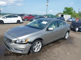 2014 Volvo S60 T5 z VIN YV1612FS3E2278344, wystawiony jako IAAI lot #42135203 z przebiegiem 43 876 mil mil oraz . Historia ofert i sprzedaży dostępna na DreamBid. Obrazek 2.