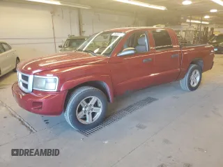 2008 Dodge Dakota SXT z VIN 1D7HW38K18S581829, wystawiony jako Copart lot #76459194 z przebiegiem 197 406 mil mil oraz Czysty tytuł • Clean title. Historia ofert i sprzedaży dostępna na DreamBid. Obrazek 1.