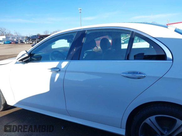 2019 Mercedes-Benz E-Class E 300 with VIN WDDZF4KB7KA544039, listed as a IAAI auction lot 41824267 with 67,072 mi miles. Bid and sale history available at carsss.com. Image 14.