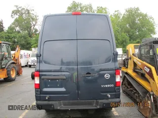 2019 Nissan NV Cargo SV z VIN 1N6BF0LY3KN807964, wystawiony jako IAAI lot #42357744 z przebiegiem 199 056 mil mil oraz . Historia ofert i sprzedaży dostępna na DreamBid. Obrazek 1.