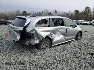 2025 Toyota Sienna XLE with VIN 5TDJRKEC7SS227680, listed as a Copart auction lot 48118175 with 1,085 mi miles and Salvage Title. Bid and sale history available at carsss.com. Image 3.