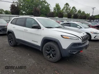 2015 Jeep Cherokee Trailhawk with VIN 1C4PJMBS6FW680963, listed as a Copart auction lot 61306385 with 174,793 mi miles and Clean title. Bid and sale history available at DreamBid. Image 4.