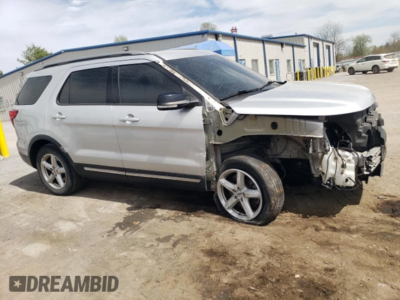 2017 Ford Explorer XLT z VIN 1FM5K8D85HGD09198, wystawiony jako Copart lot #53959655 z przebiegiem 141 868 mil mil oraz Szkoda całkowita • Salvage title. Historia ofert i sprzedaży dostępna na DreamBid. Obrazek 4.