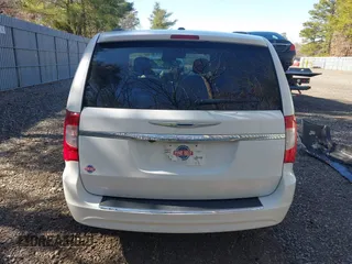 2015 Chrysler Town & Country Touring with VIN 2C4RC1BG4FR755536, listed as a IAAI auction lot 41769040 with 118,393 mi miles and . Bid and sale history available at DreamBid. Image 16.