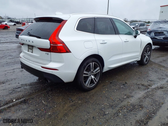 2020 Volvo XC60 Momentum with VIN YV4102DK8L1522348, listed as a IAAI auction lot 41729535 with 43,833 mi miles. Bid and sale history available at carsss.com. Image 4.