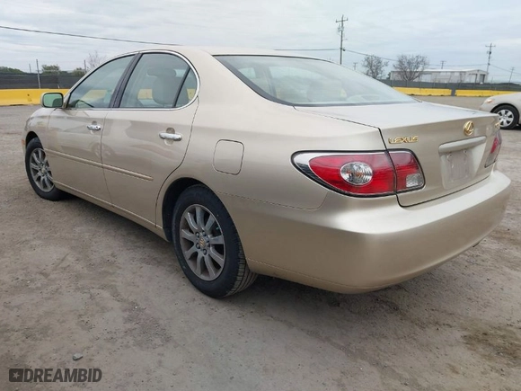 2003 Lexus ES 300 with VIN JTHBF30G030129462, listed as a IAAI auction lot 41723735 with 247,748 mi miles. Bid and sale history available at carsss.com. Image 3.
