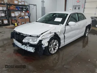 2015 Chrysler 300 Limited with VIN 2C3CCAAG1FH930942, listed as a IAAI auction lot 40791373 with 175,775 mi miles. Bid and sale history available at carsss.com. Image 17.