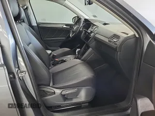 2024 Volkswagen Tiguan SE z VIN 3VV3B7AX7RM106937, wystawiony jako IAAI lot #42845192 z przebiegiem 32 134 mil mil oraz . Historia ofert i sprzedaży dostępna na DreamBid. Obrazek 7.